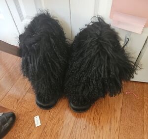 BearPaw Black Fuzzy Winter Boots